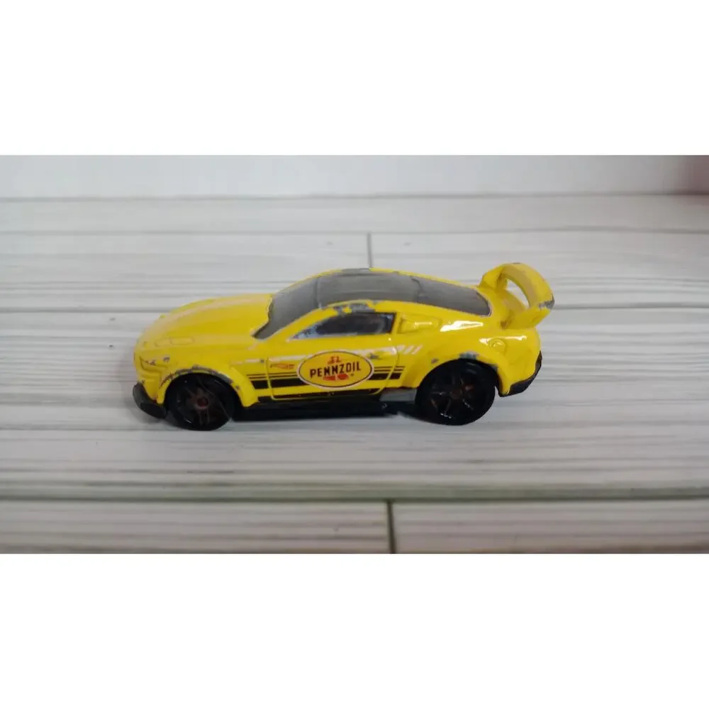 HOT WHEELS CUSTOM 2015 FORD MUSTANG YELLOW PENNZOIL